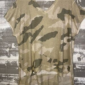 POL Short Sleeve Camo Knit Top in Olive and Tan